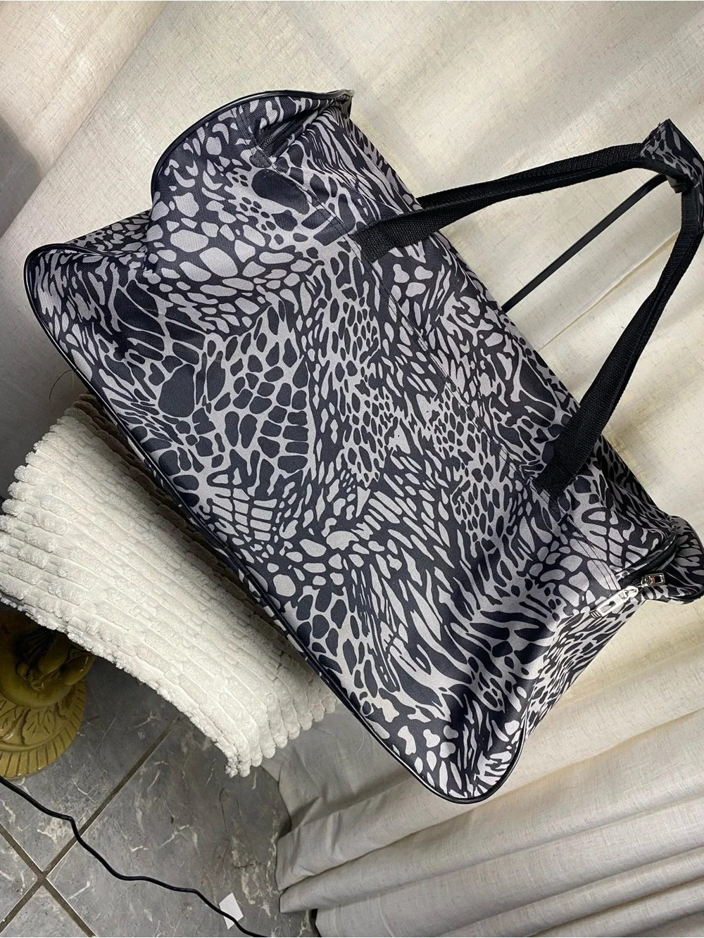 TAG Travel Duffel Bag Grey Black Animal Print Weekender Carry On Tote Luggage